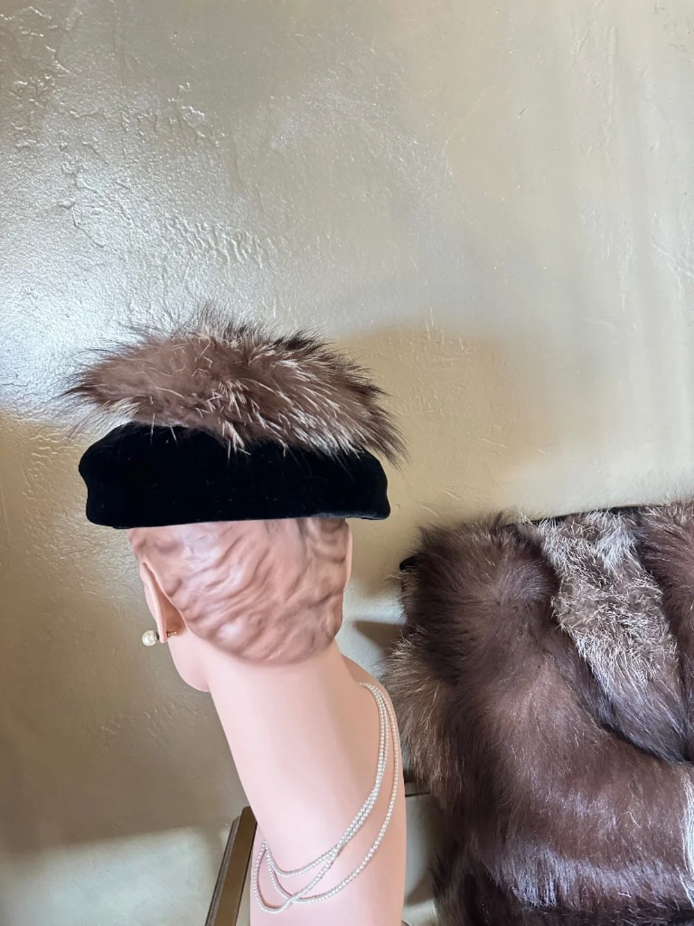 COLLECTION WORTHY SILVER FOX/VELVET HAT & MUFF